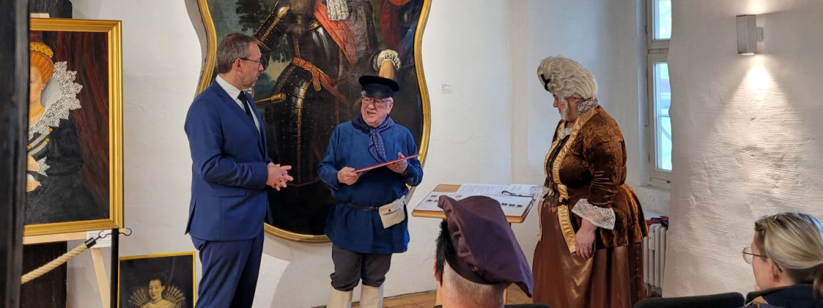 Vorstellung des Pultbuches mit dem Bürgermeister