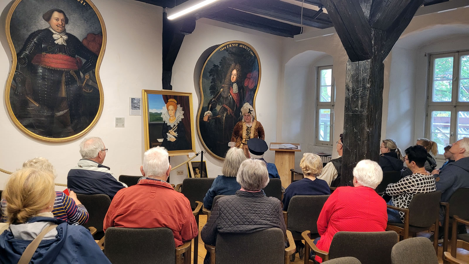 Vorträge und Veranstaltungen im Rittersaal von Schloss Herzberg
