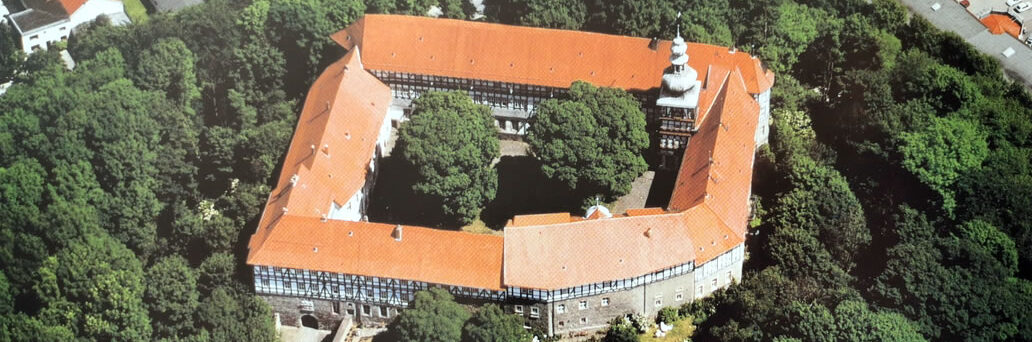 Schloss Herzberg aus der Luft von oben fotografiert