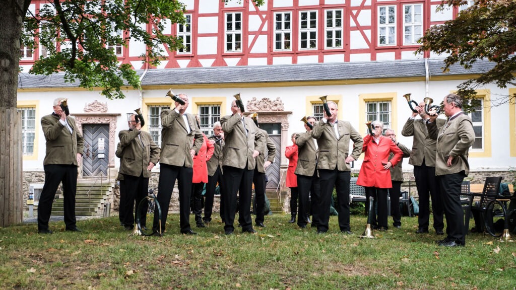 Bläser im Innenhof vom Schloss Herzberg